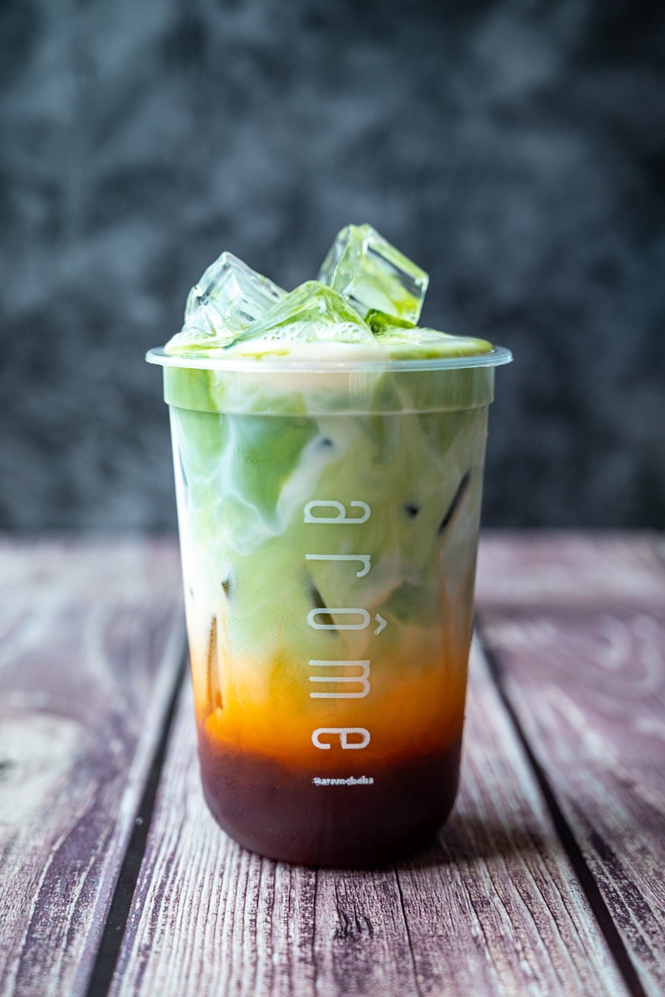 Duo Tone Thai Tea.