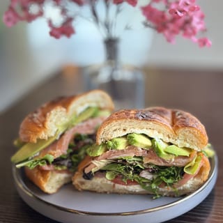 Croissandwich Avocado & Smoked Salmon